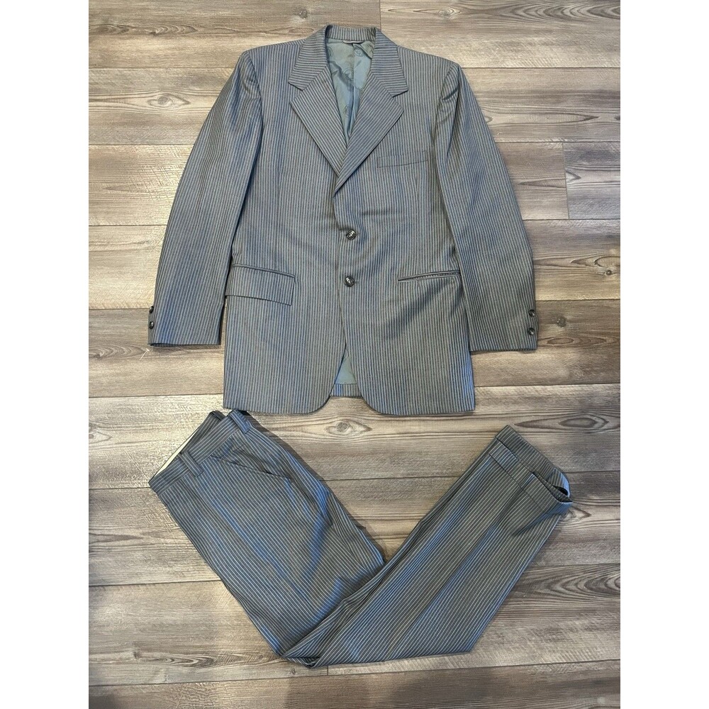 Vintage Men’s  40s 50s Charcoal Grey & White Pinstriped 2-button Suit 42R